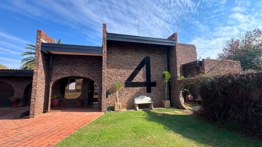 5 Bedroom Property for Sale in Royldene Northern Cape